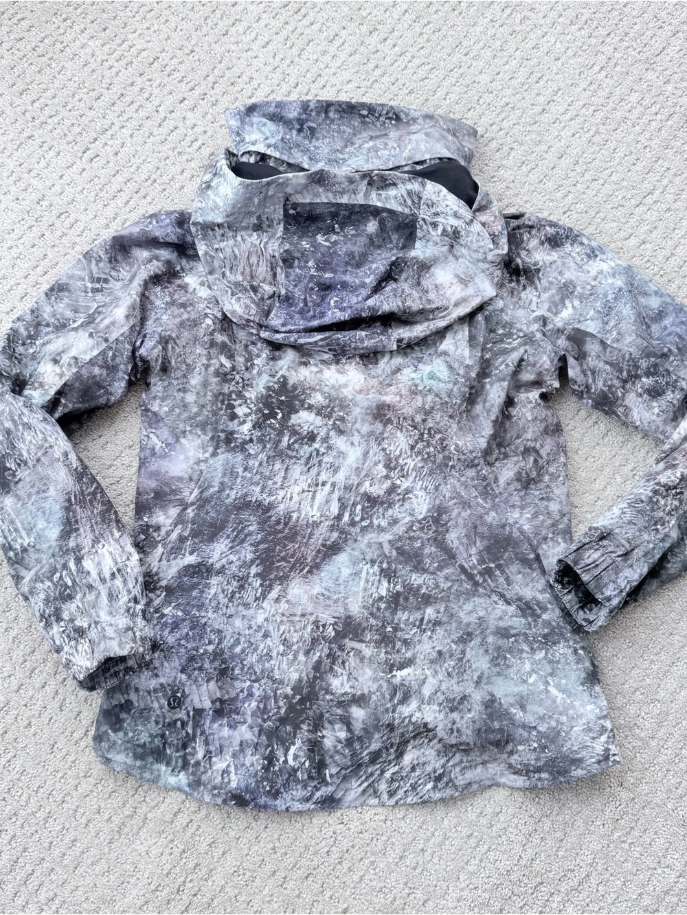 lululemon here to move Women's Hooded Jacket - Gray Marble Print - Picture 4 of 5
